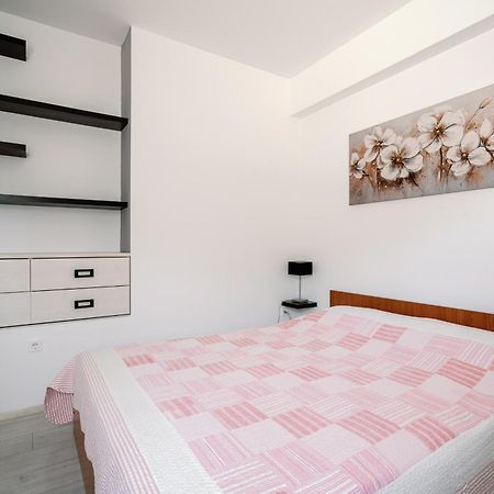 Charming Little Apartment Cilipi Exterior photo