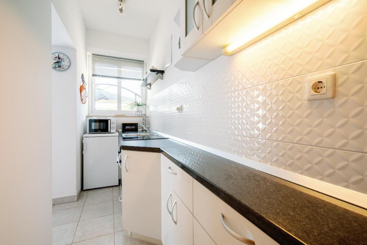 Charming Little Apartment Cilipi Exterior photo