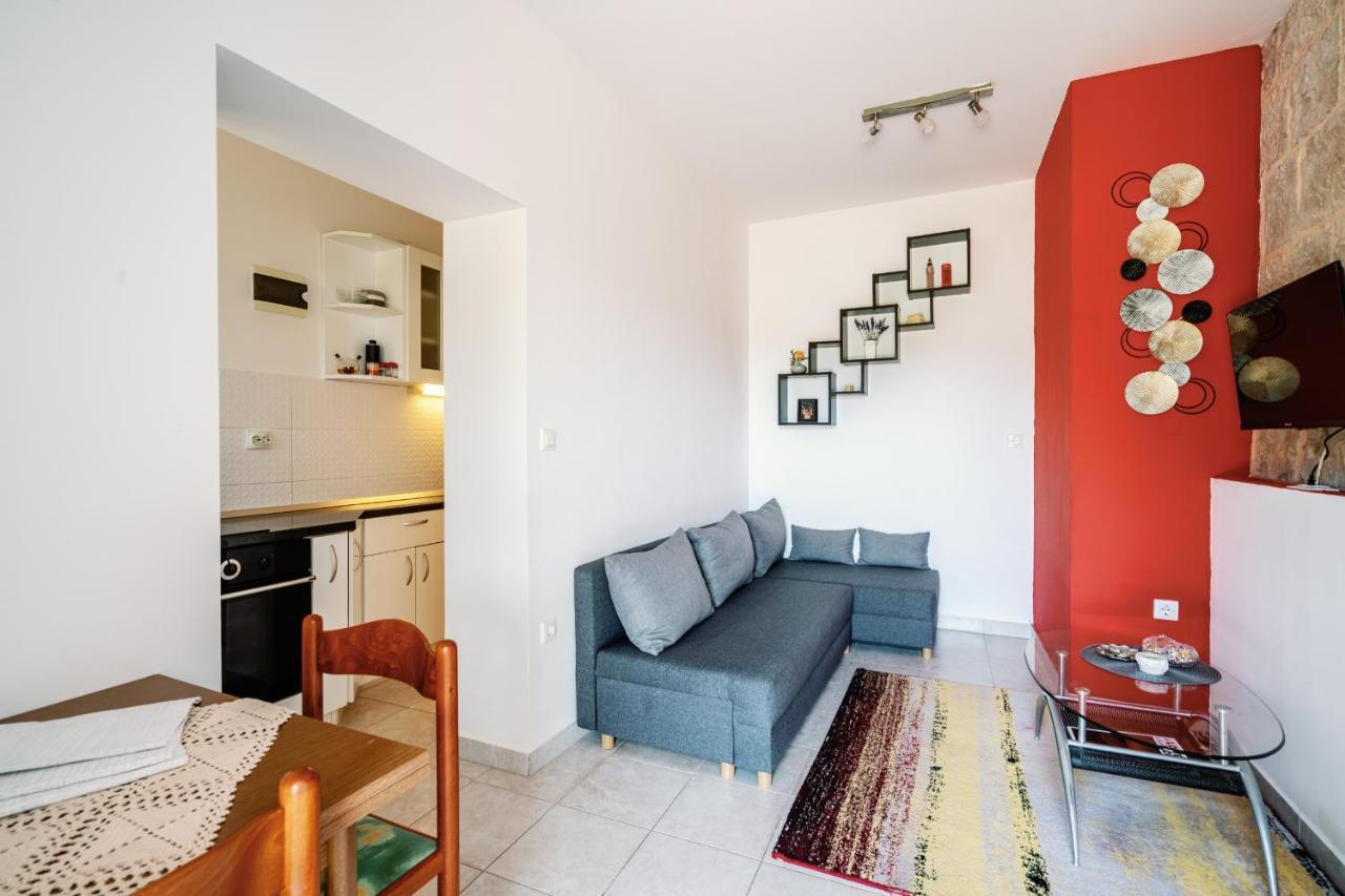 Charming Little Apartment Cilipi Exterior photo